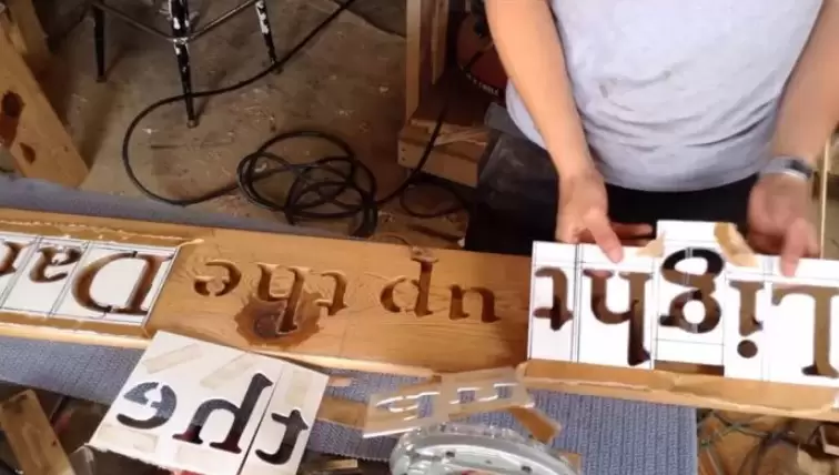 Caution and Tips for When Make Wooden Signs With a Router